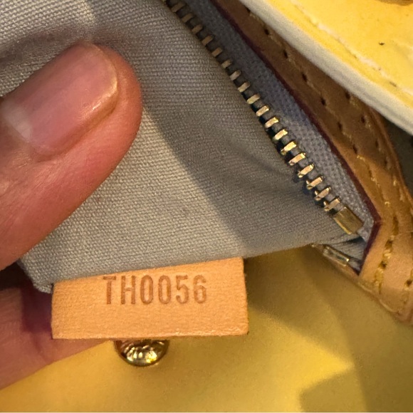 AUTHENTIC!! LV MONOGRAM VERMIS READE MINI TOTE YELLOW COLOR WITH COA. - Picture 7 of 7